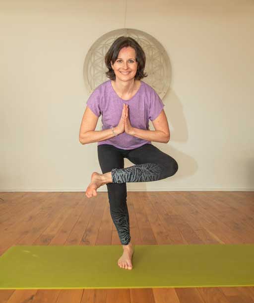 Hatha Yoga Einbeiniger Stuhl