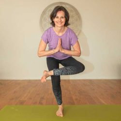 Hatha-Einbeiniger-Stuhl-1 Hatha Yoga Einbeiniger Stuhl